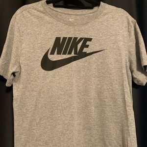 Mens Nike tee